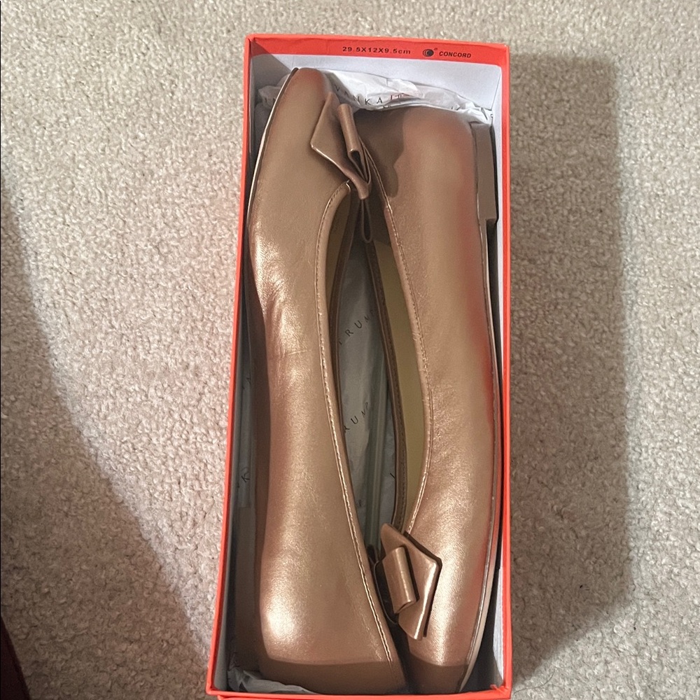 Ivanka Trump Brown Flats with Bow Accent - Picture 4 of 6
